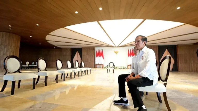 Presiden Joko Widodo Bertolak ke IKN untuk Kembali Berkantor